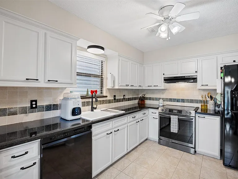 1114 Tiki Dr — Photo 14