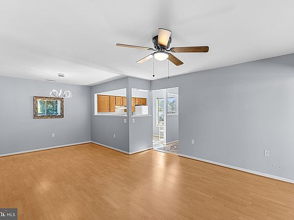 4th image of 9363 Scarlet Oak Dr