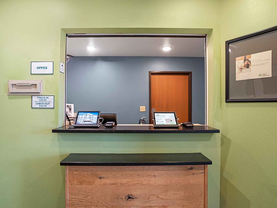 Lobby and Guest Check-in