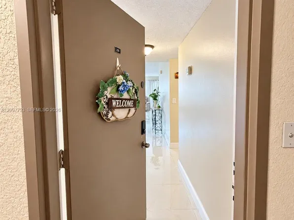 20860 San Simeon Way APT 208-6, Miami, FL 33179