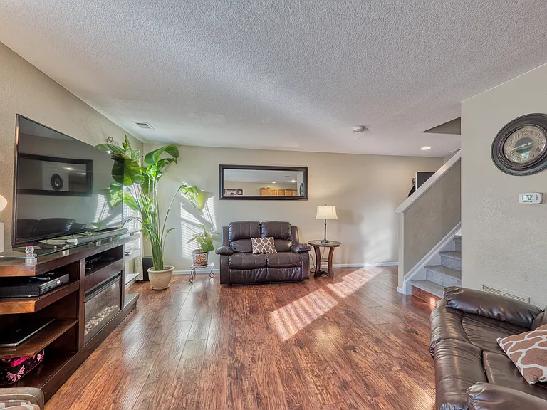 10981 York St — Photo 3