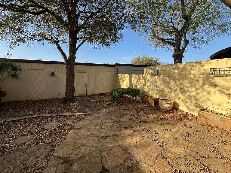 5868 Royal Rdg — Photo 20