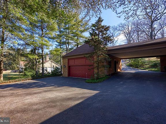 3rd image of 725 Glenwood Dr