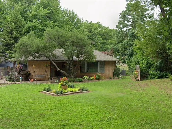 104 Elmwood Ave, Ponca City, OK 74601