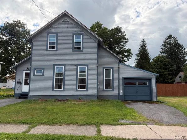 52 3rd St, Camden, NY 13316