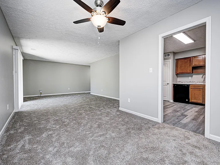 Ivy Knoll Apartments — Photo 31