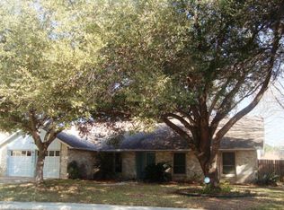 306 Coventry Ln, Seguin, TX 78155
