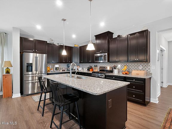 3rd image of 406 Ryker Road E
