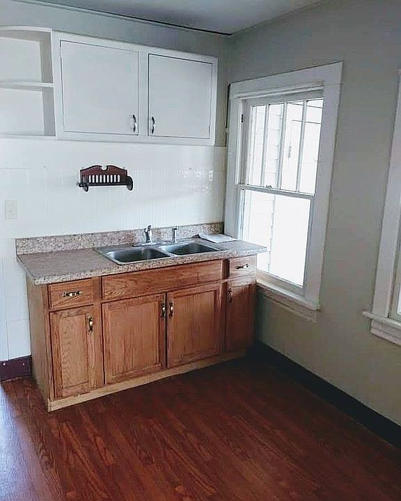 1st image of 210 Morgan St