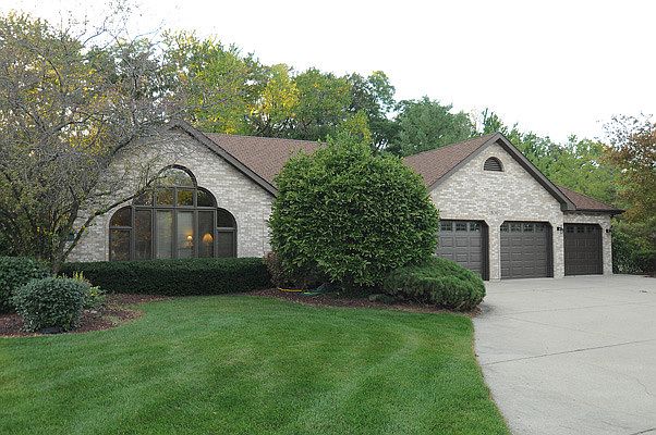 1st image of 16740 Pineview Dr