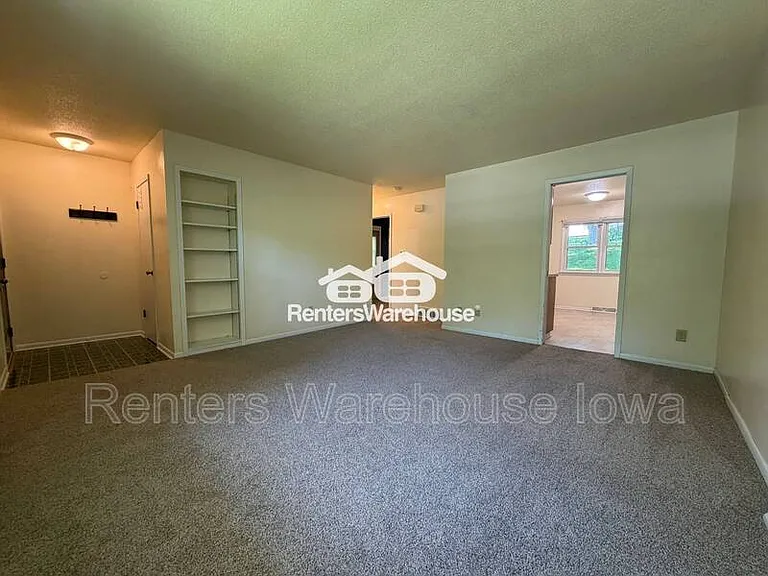 1215 Cummins Pkwy — Photo 3