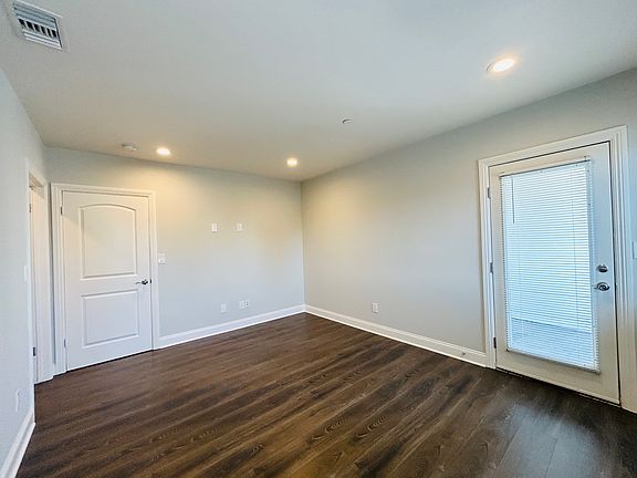 4th image of 7209 S La Cienega Blvd #7209