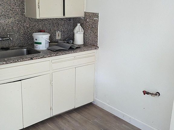 2nd image of 959 Harmon Ave #7