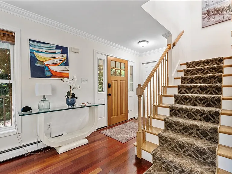 28 Bayview Ave — Photo 19