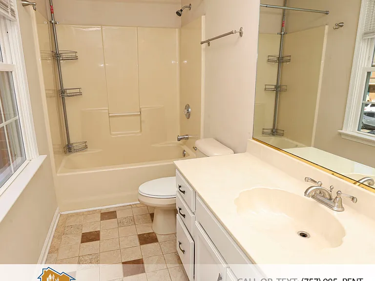 938 Churchill Ln — Photo 27
