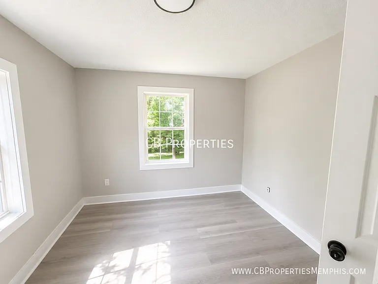 2028 Amity Ave — Photo 4