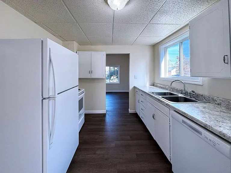 950 Clark St — Photo 18