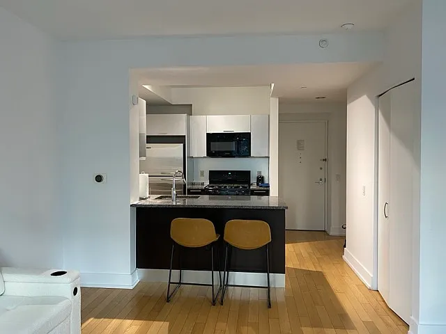 350 W 42nd St #26J — Photo 10