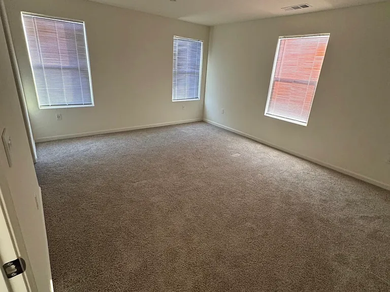 861 N Ocean St — Photo 11