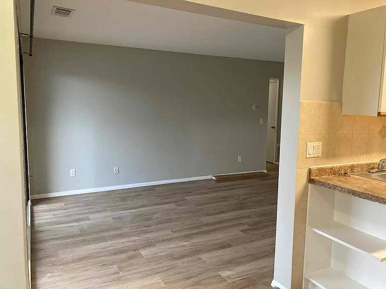 48 Shrewsbury Green Dr #E — Photo 22