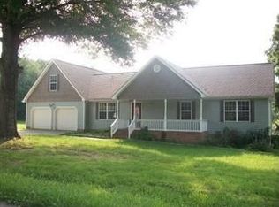 201 Oakwood Ter, Chickamauga, GA 30707