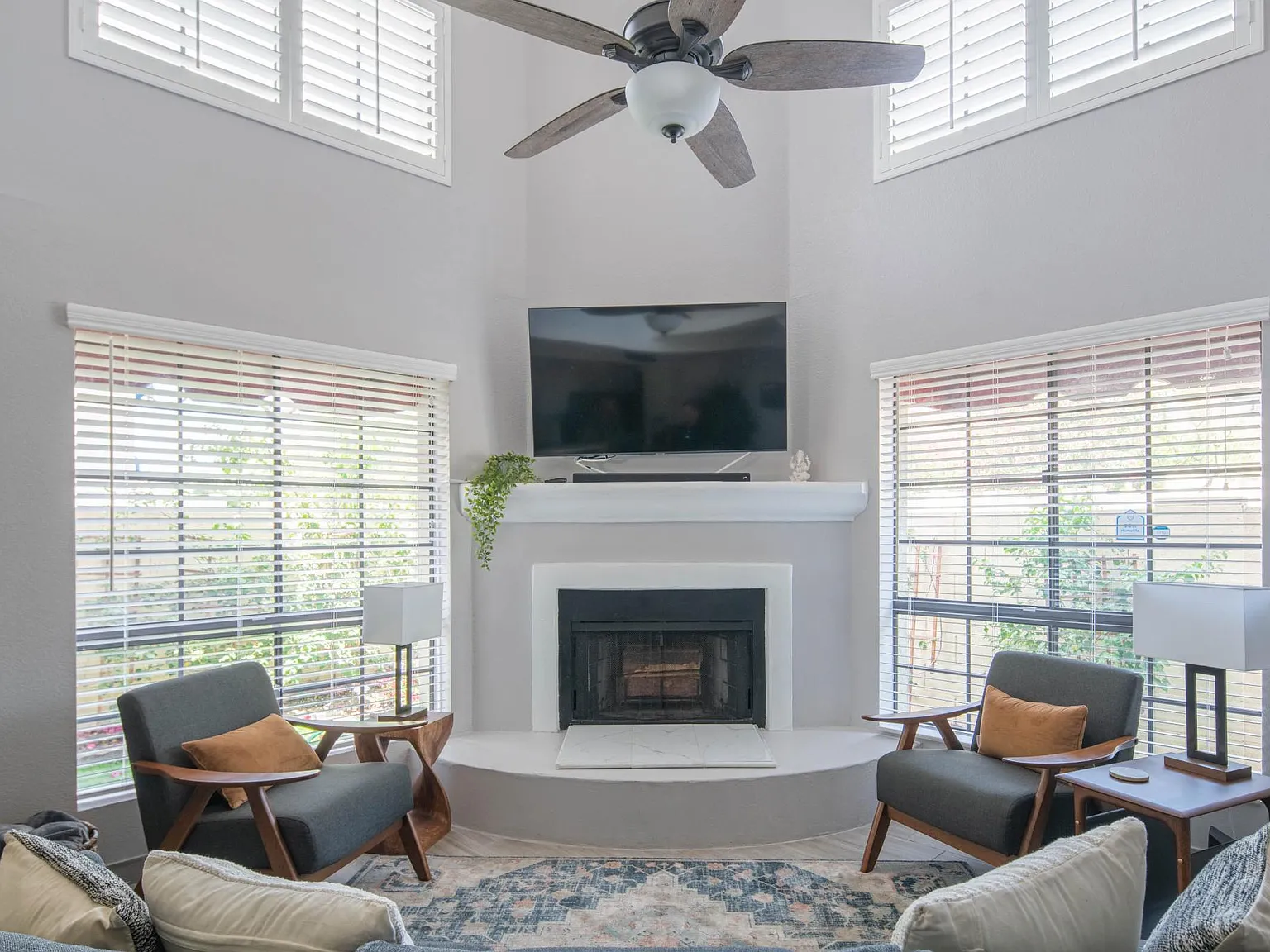 2 bed, 1050 sqft, $2,800 — Photo 2