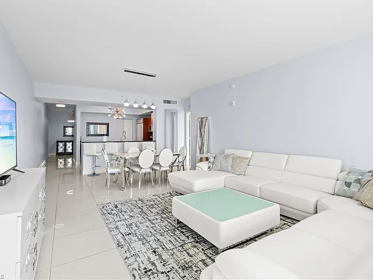 3000 Oasis Grand Blvd #1101 — Photo 2