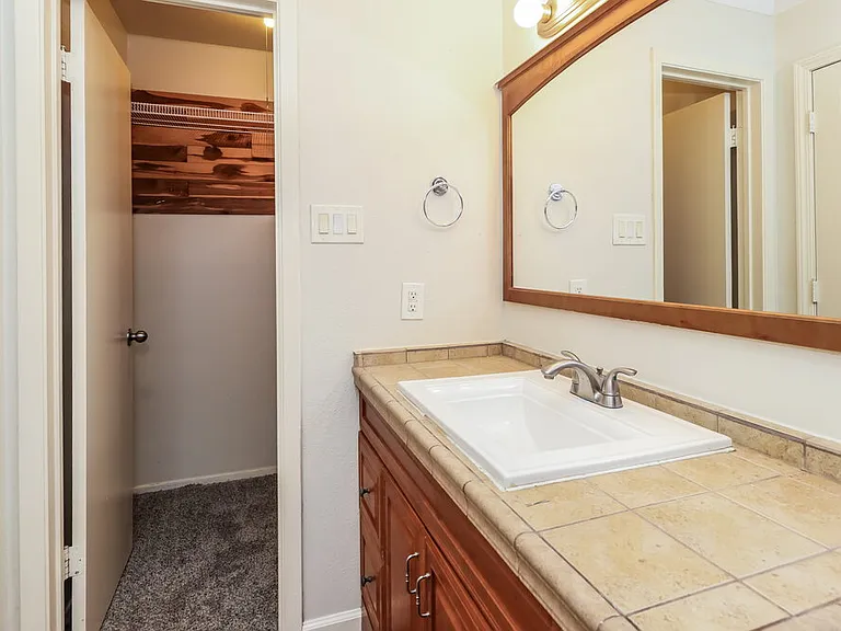 84 Fallshire Dr — Photo 14