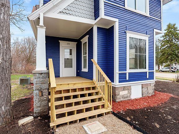 3rd image of 125 E Delaware St