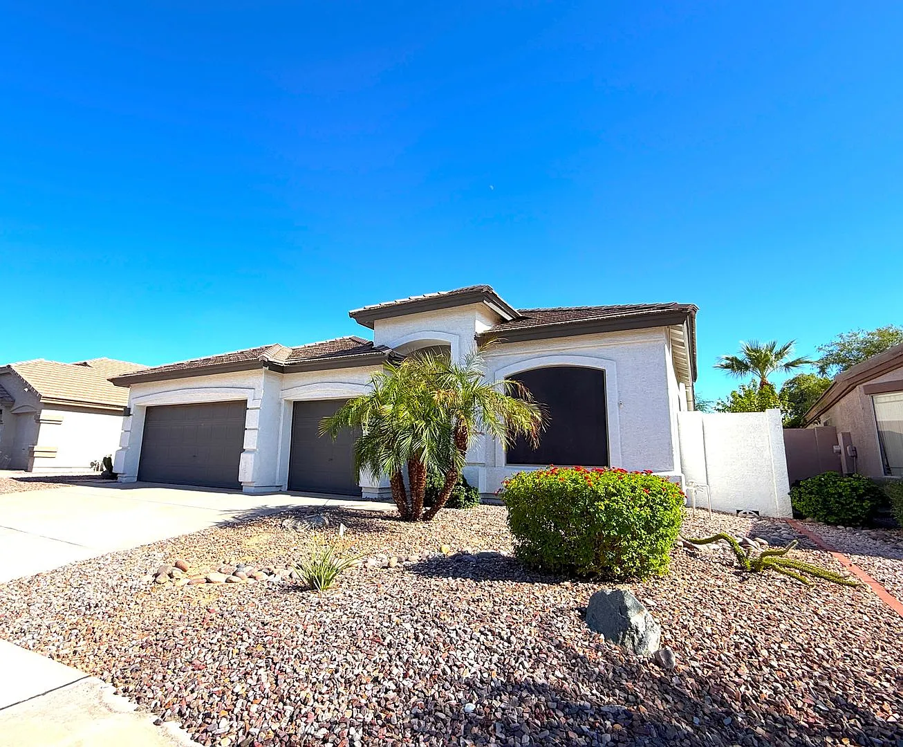 Discover your Chandler Dream home! - 3b 2ba + Den! — Photo 1