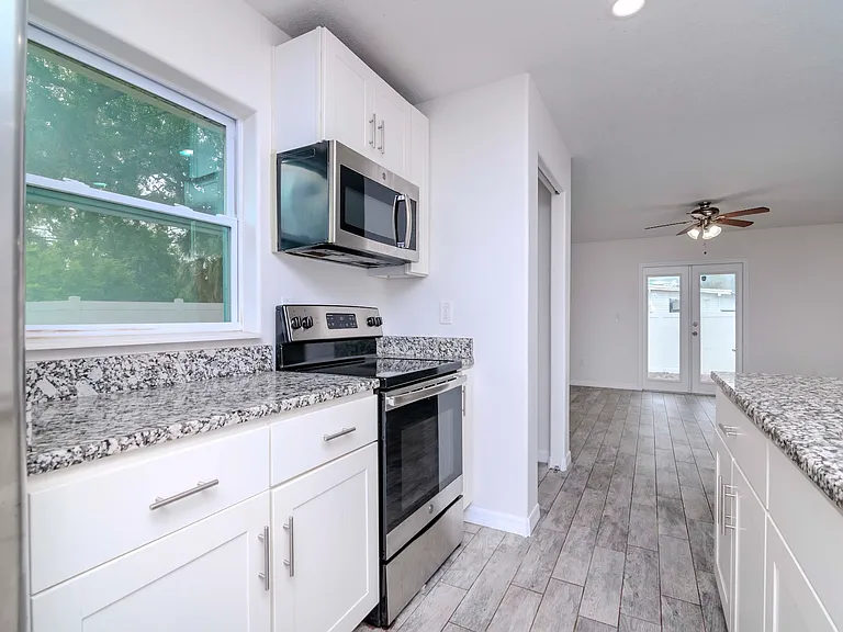 6235 S Adelia Ave — Photo 9