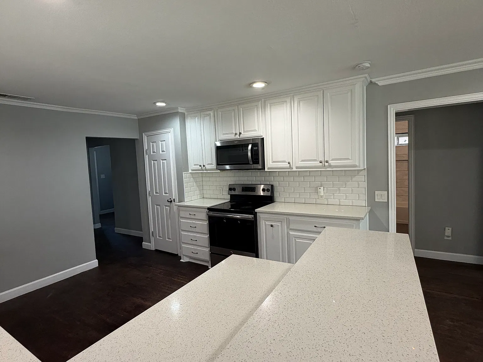 3 bed, 1184 sqft, $2,200 — Photo 4