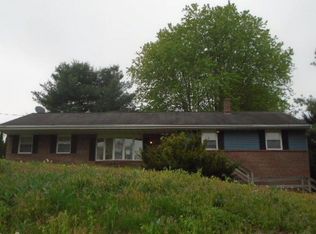 2090 Hollinger Rd, Lancaster, PA 17602