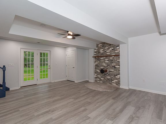 4th image of 382 Woodcutters Ln