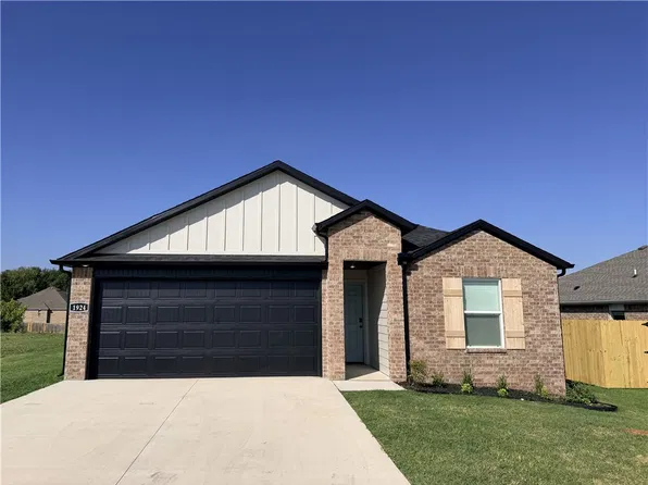 1924 Thelma St, Springdale, AR 72762