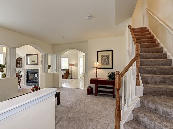 2nd image of 5098 English Terrace #103