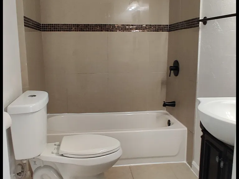 717 Hummingbird Ct — Photo 6