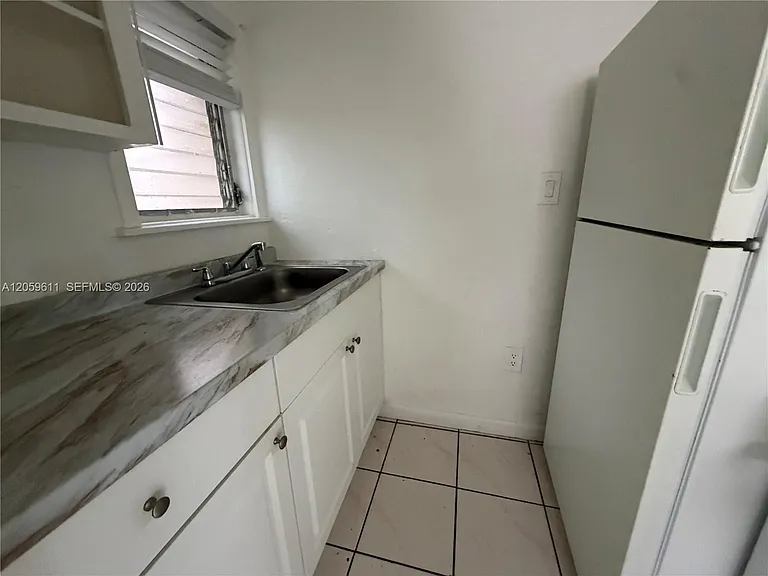 2430 SW 25th Ter #3 — Photo 4