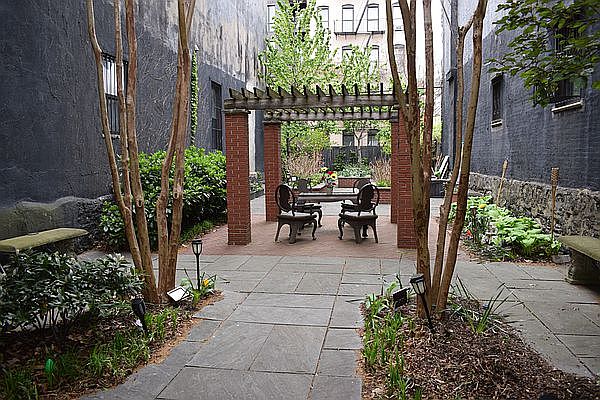 1st image of 442 E 115th St APT 1C