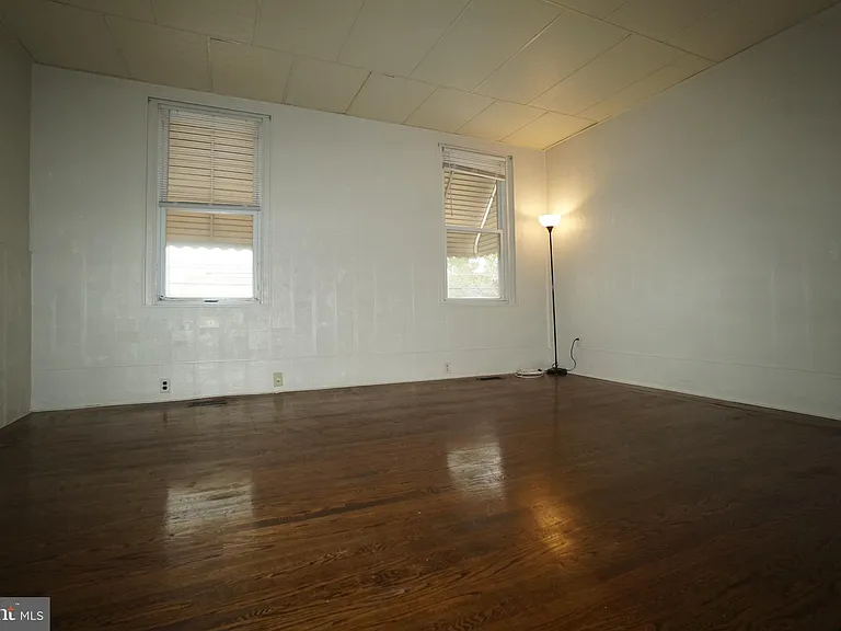 2550 E Somerset St #2 — Photo 3