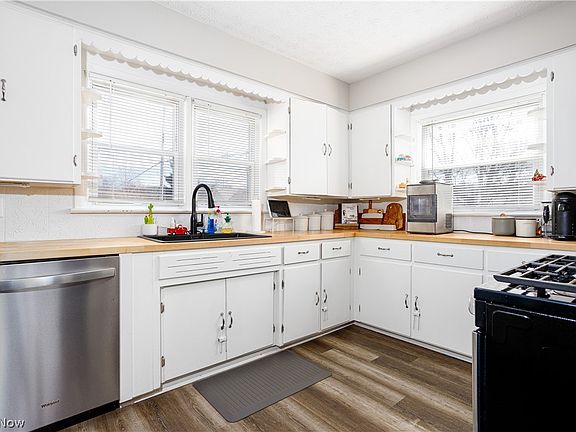 4th image of 2955 Shelburn Ave