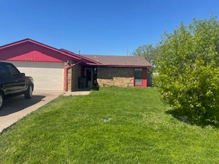 6049 SW Atterbury Dr — Photo 1