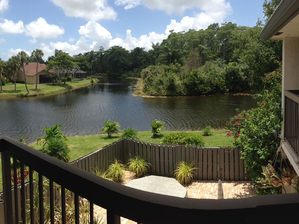 Stunning private waterfront 