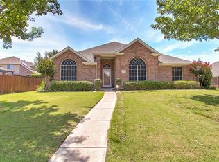 1002 Manchester Dr, Mansfield, TX 76063