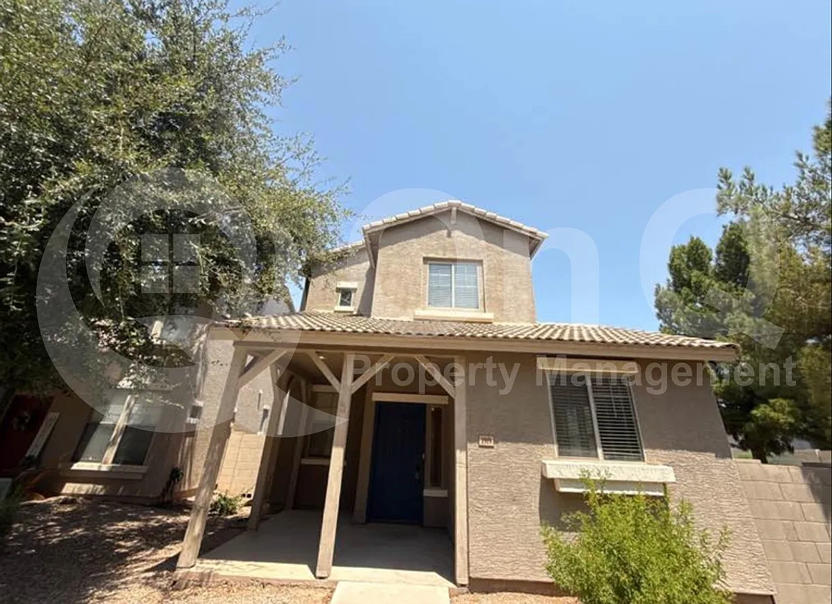 3 bed, 3.0 bath, 1574 sqft, $2,249 — Photo 2