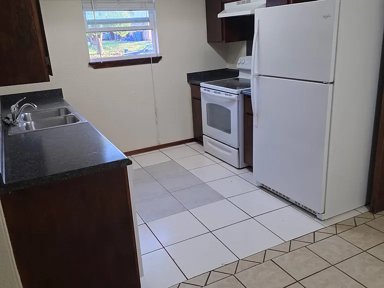 505 Nimrod Rd — Photo 3