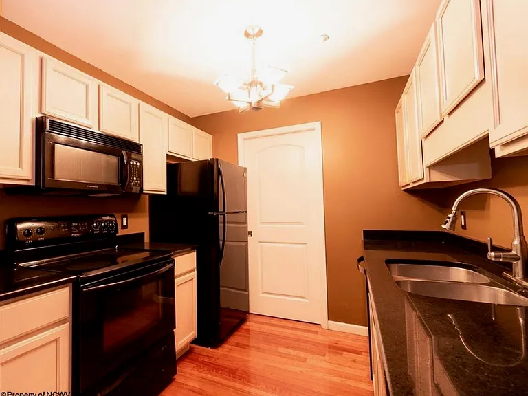 1117 University Ave #305 — Photo 4