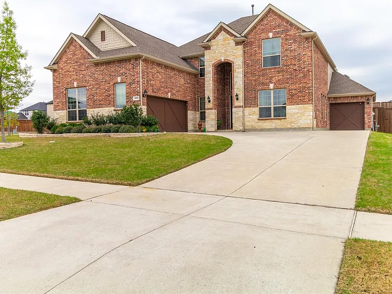 9785 Hickory Hill Rd — Photo 2
