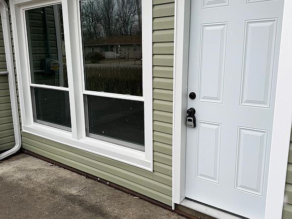 4th image of 61 Corman Ct