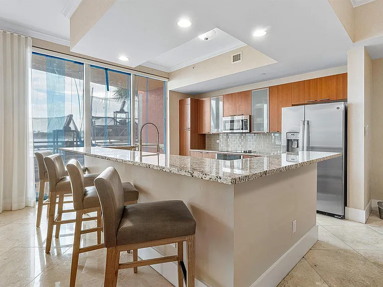 2640 Lake Shore Dr #107 — Photo 4